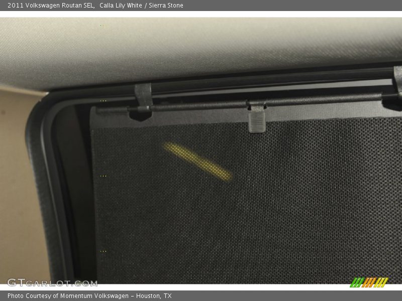 Calla Lily White / Sierra Stone 2011 Volkswagen Routan SEL