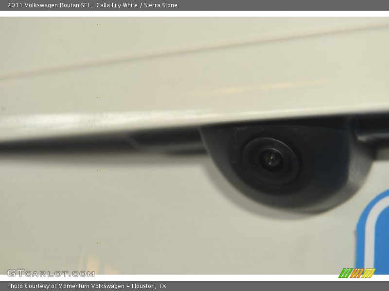 Calla Lily White / Sierra Stone 2011 Volkswagen Routan SEL