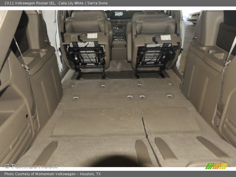  2011 Routan SEL Trunk