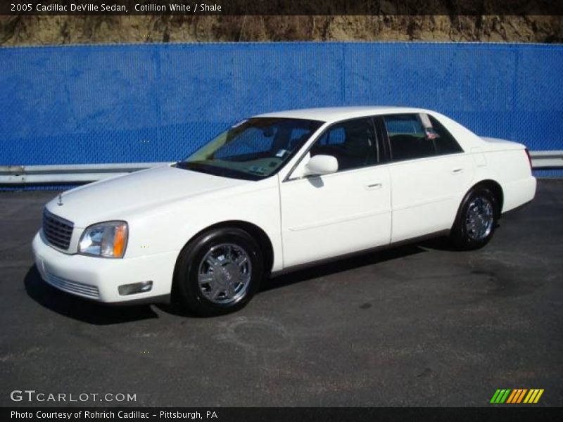 Cotillion White / Shale 2005 Cadillac DeVille Sedan