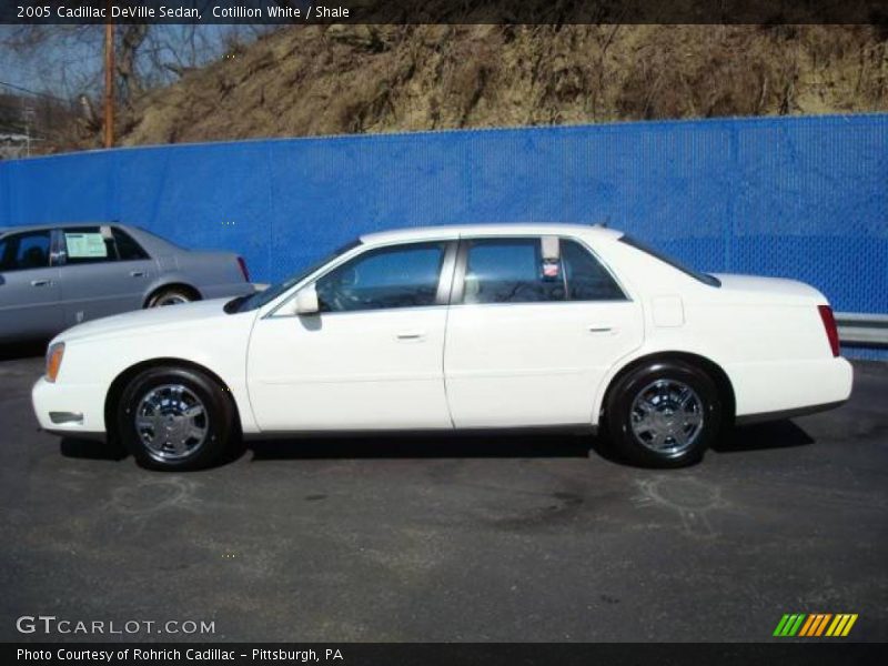 Cotillion White / Shale 2005 Cadillac DeVille Sedan