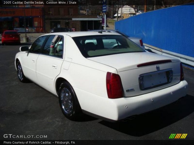 Cotillion White / Shale 2005 Cadillac DeVille Sedan