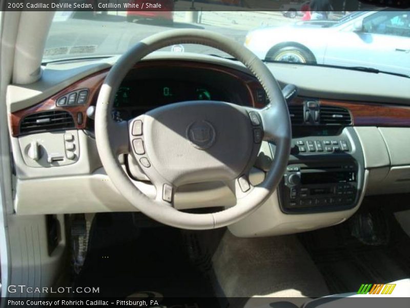 Cotillion White / Shale 2005 Cadillac DeVille Sedan
