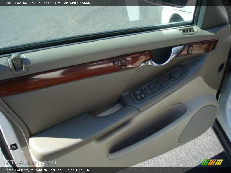 Cotillion White / Shale 2005 Cadillac DeVille Sedan