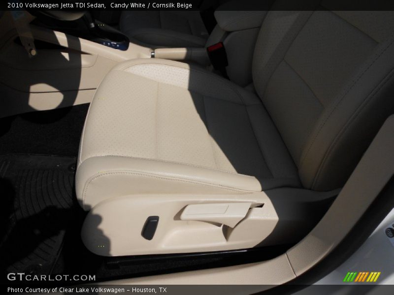 Candy White / Cornsilk Beige 2010 Volkswagen Jetta TDI Sedan
