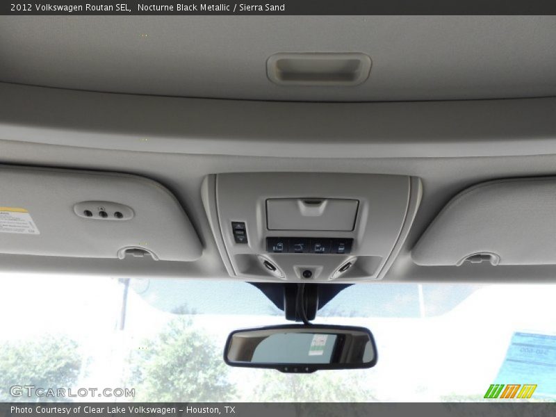 Nocturne Black Metallic / Sierra Sand 2012 Volkswagen Routan SEL