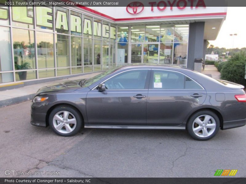 Magnetic Gray Metallic / Dark Charcoal 2011 Toyota Camry SE
