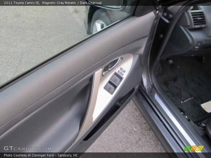 Magnetic Gray Metallic / Dark Charcoal 2011 Toyota Camry SE