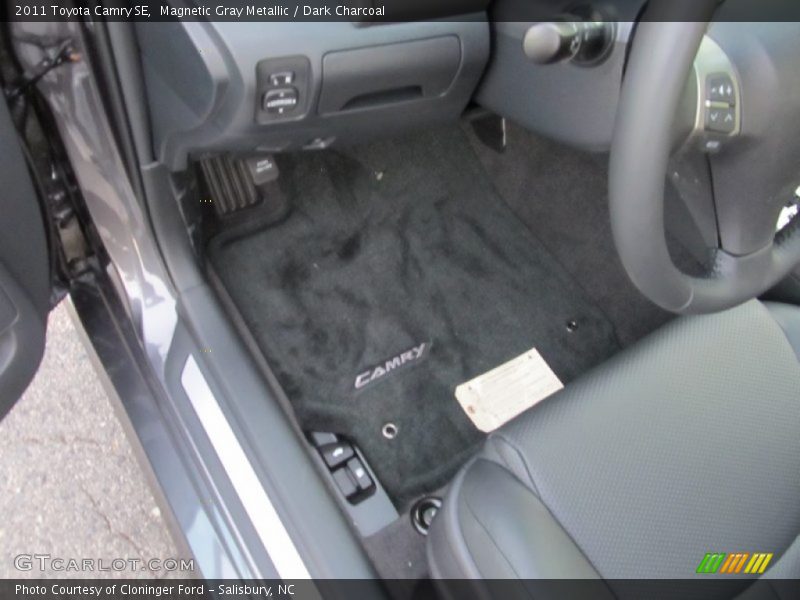 Magnetic Gray Metallic / Dark Charcoal 2011 Toyota Camry SE