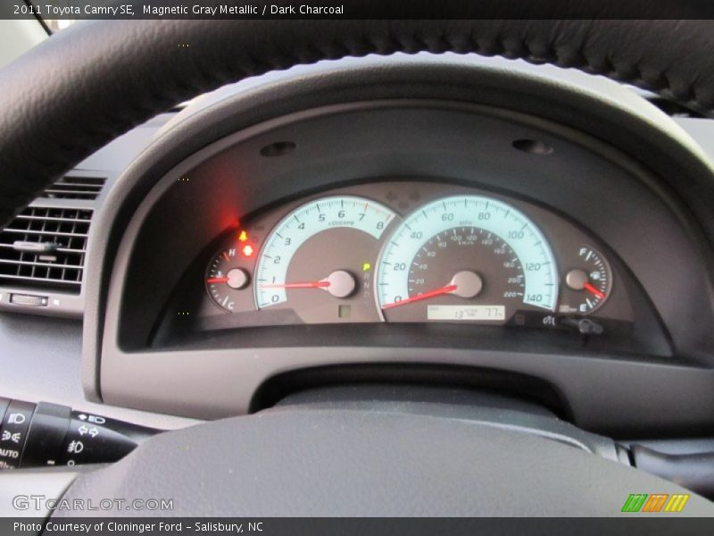 Magnetic Gray Metallic / Dark Charcoal 2011 Toyota Camry SE