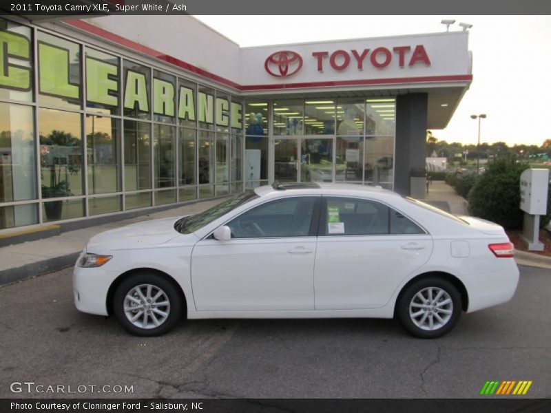 Super White / Ash 2011 Toyota Camry XLE