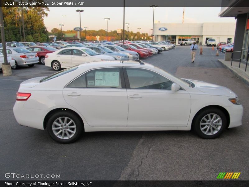 Super White / Ash 2011 Toyota Camry XLE