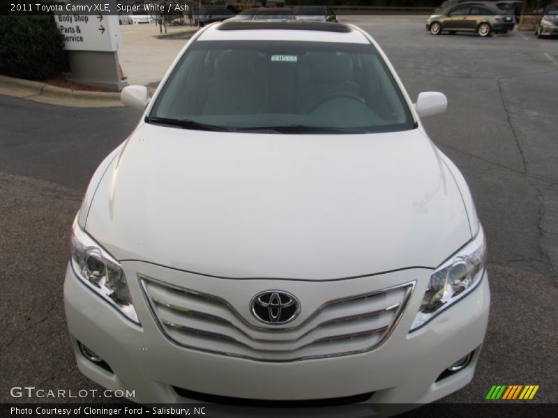 Super White / Ash 2011 Toyota Camry XLE
