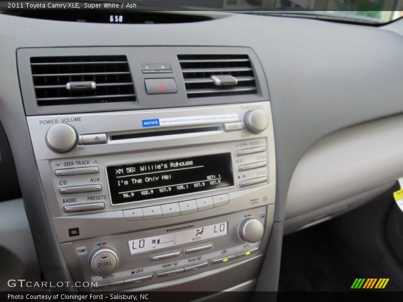Super White / Ash 2011 Toyota Camry XLE