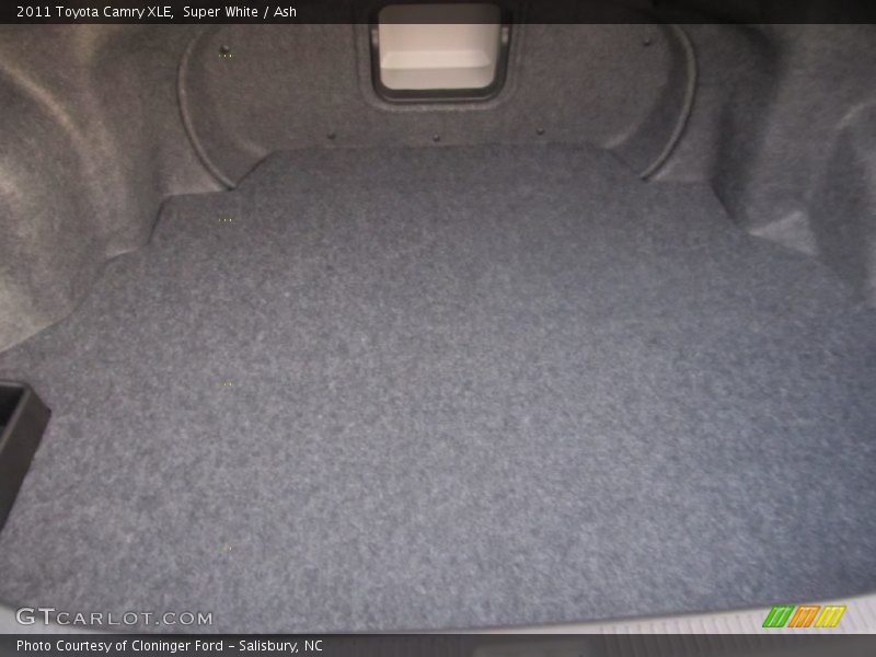 Super White / Ash 2011 Toyota Camry XLE