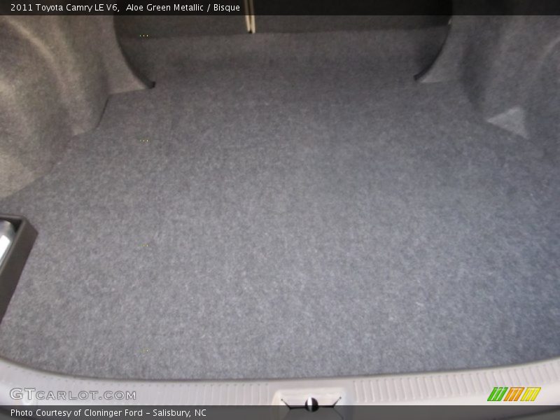 Aloe Green Metallic / Bisque 2011 Toyota Camry LE V6
