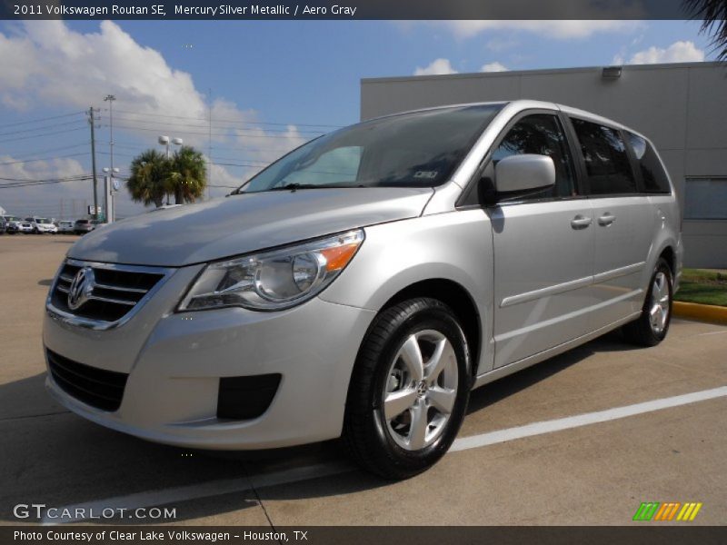 Mercury Silver Metallic / Aero Gray 2011 Volkswagen Routan SE