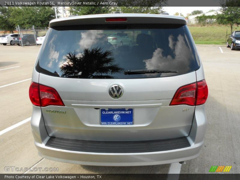 Mercury Silver Metallic / Aero Gray 2011 Volkswagen Routan SE