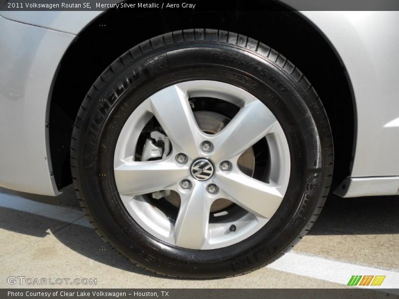 Mercury Silver Metallic / Aero Gray 2011 Volkswagen Routan SE