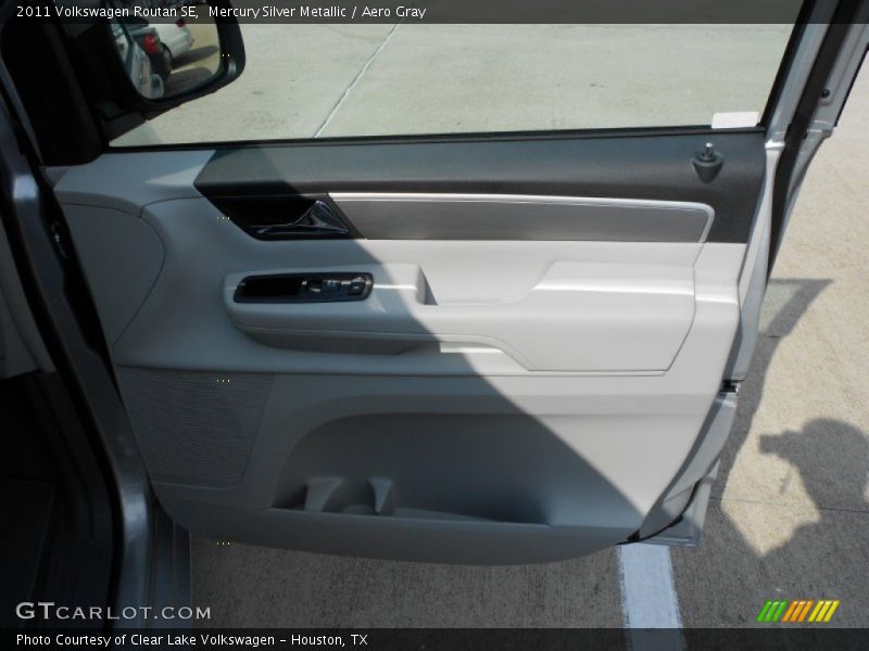 Mercury Silver Metallic / Aero Gray 2011 Volkswagen Routan SE