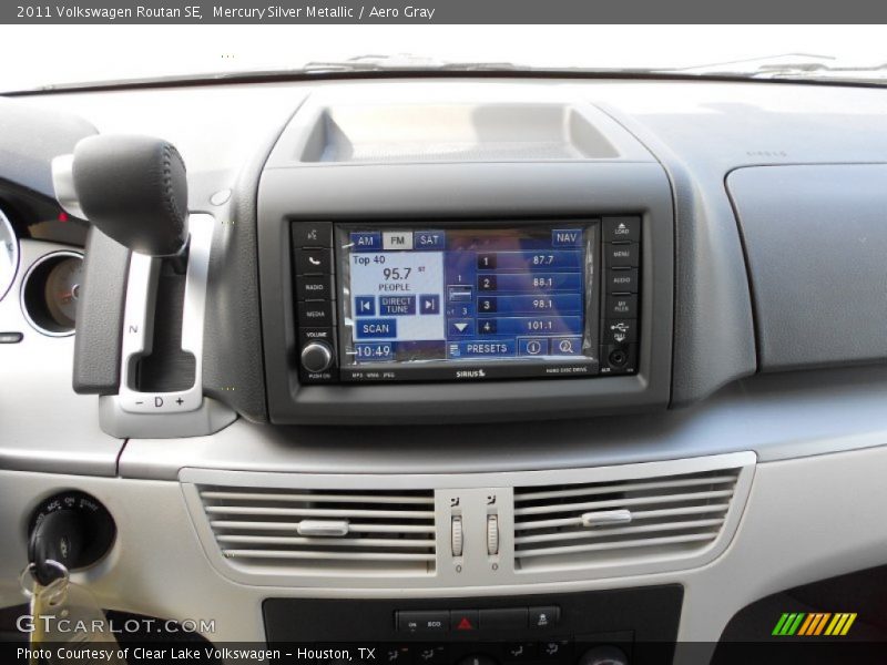Mercury Silver Metallic / Aero Gray 2011 Volkswagen Routan SE