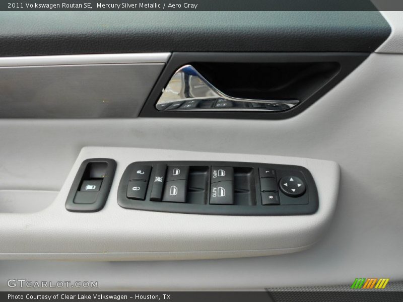 Mercury Silver Metallic / Aero Gray 2011 Volkswagen Routan SE