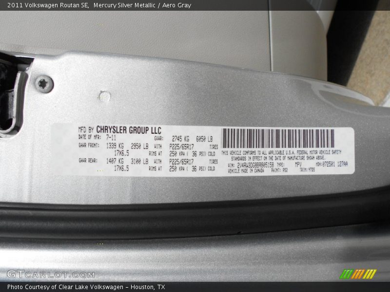 Mercury Silver Metallic / Aero Gray 2011 Volkswagen Routan SE