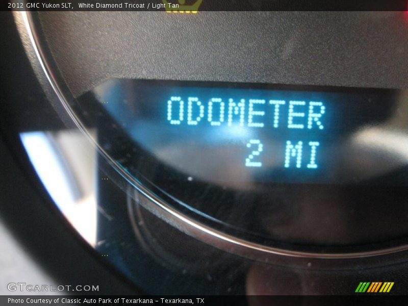 White Diamond Tricoat / Light Tan 2012 GMC Yukon SLT