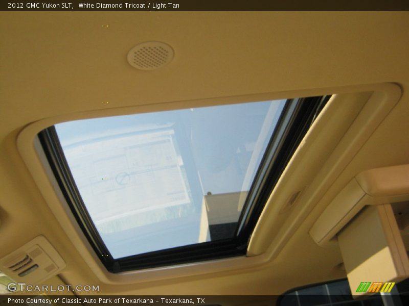 White Diamond Tricoat / Light Tan 2012 GMC Yukon SLT