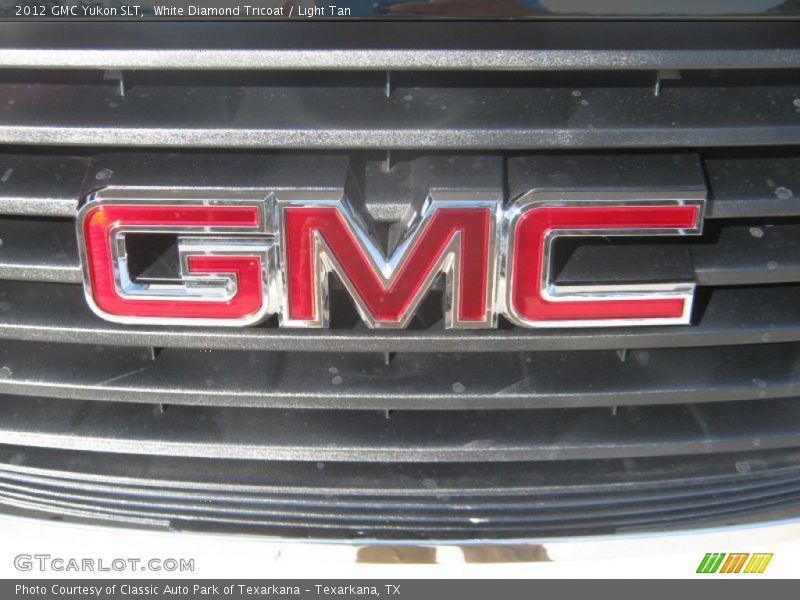 White Diamond Tricoat / Light Tan 2012 GMC Yukon SLT