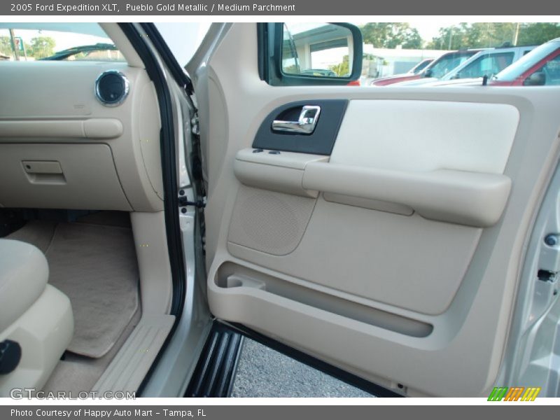 Pueblo Gold Metallic / Medium Parchment 2005 Ford Expedition XLT