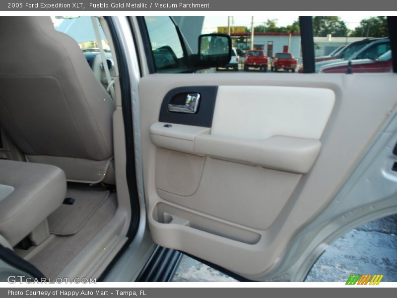 Pueblo Gold Metallic / Medium Parchment 2005 Ford Expedition XLT