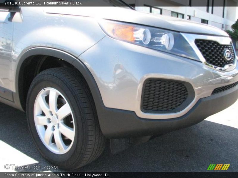 Titanium Silver / Black 2011 Kia Sorento LX