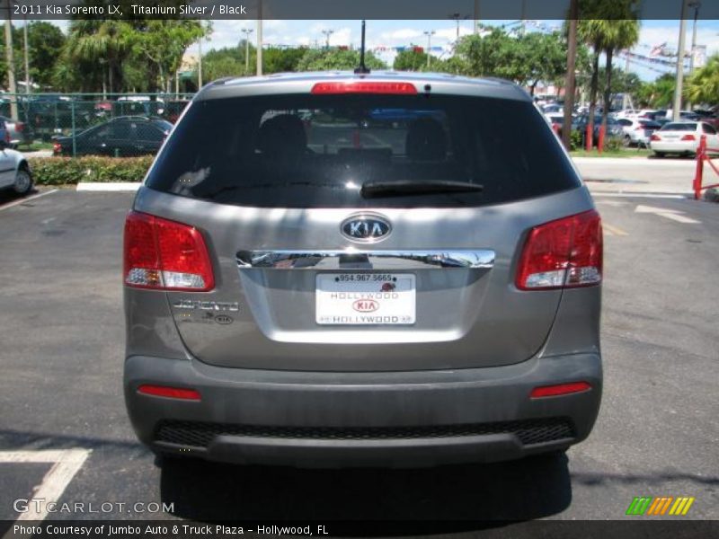 Titanium Silver / Black 2011 Kia Sorento LX