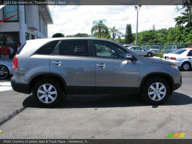 Titanium Silver / Black 2011 Kia Sorento LX