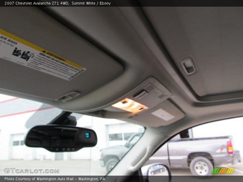 Summit White / Ebony 2007 Chevrolet Avalanche Z71 4WD