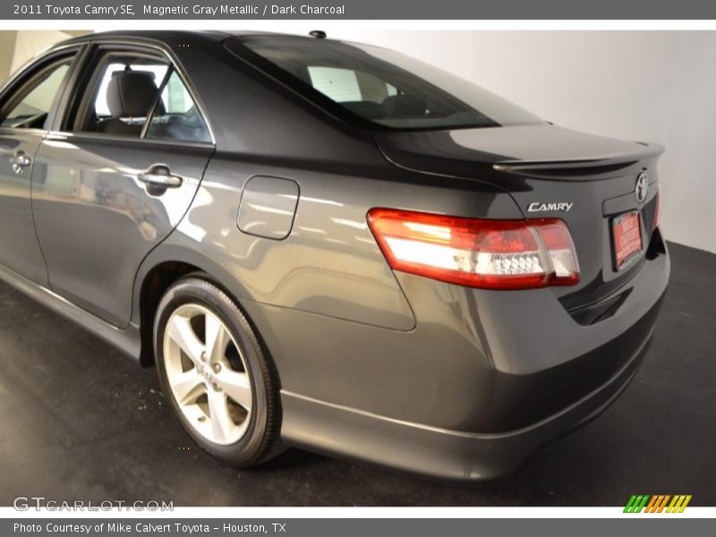 Magnetic Gray Metallic / Dark Charcoal 2011 Toyota Camry SE