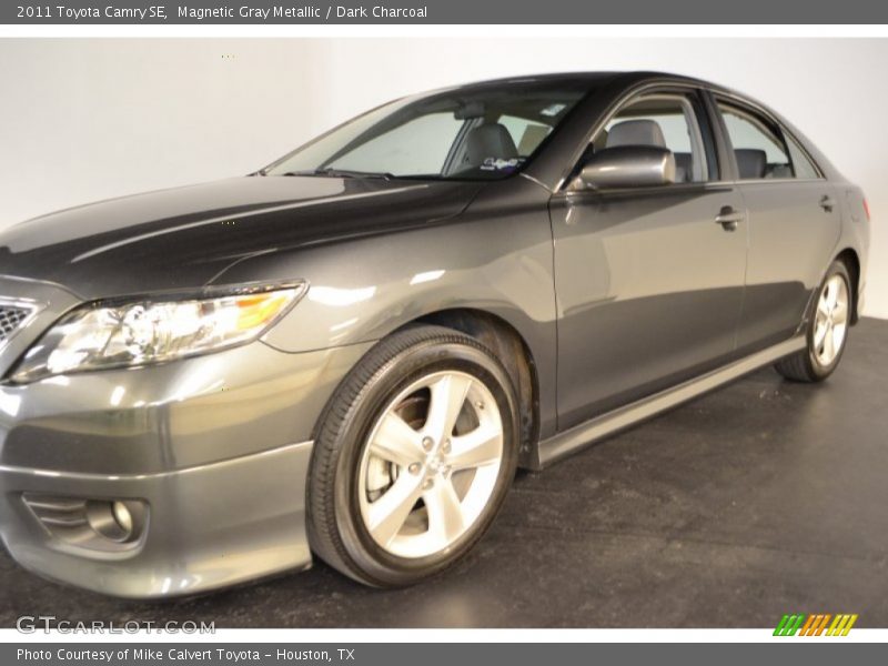 Magnetic Gray Metallic / Dark Charcoal 2011 Toyota Camry SE