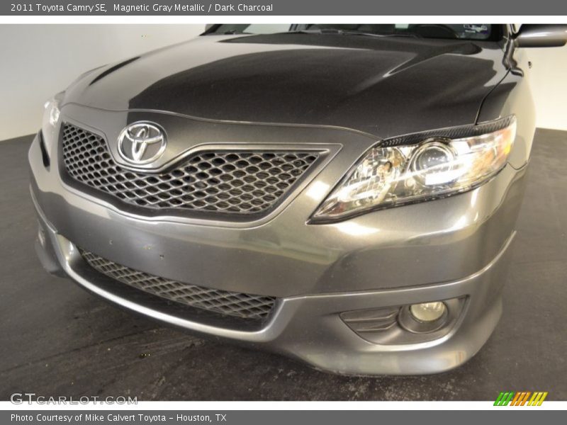 Magnetic Gray Metallic / Dark Charcoal 2011 Toyota Camry SE