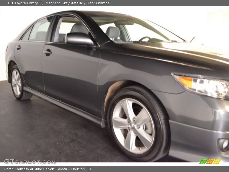 Magnetic Gray Metallic / Dark Charcoal 2011 Toyota Camry SE