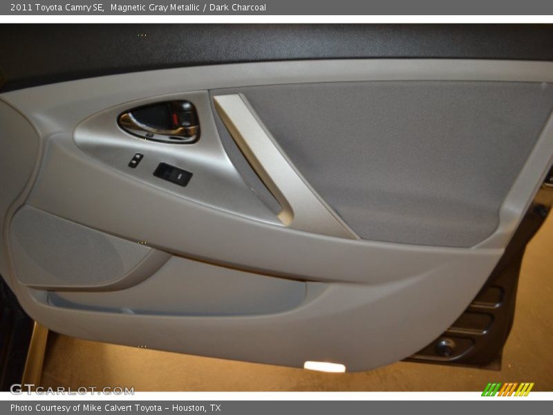 Magnetic Gray Metallic / Dark Charcoal 2011 Toyota Camry SE
