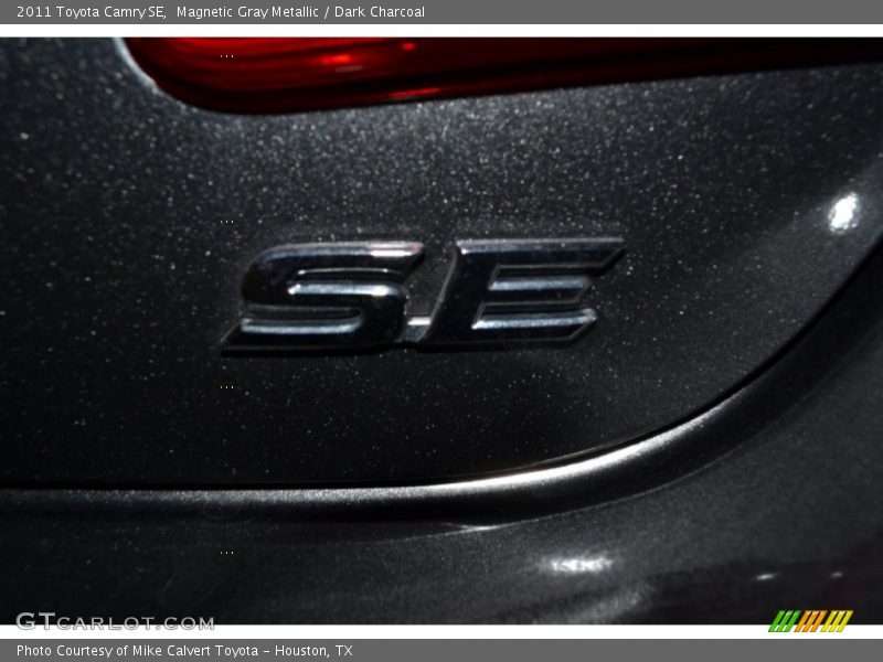 Magnetic Gray Metallic / Dark Charcoal 2011 Toyota Camry SE