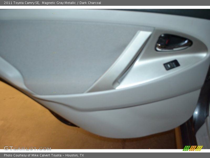 Magnetic Gray Metallic / Dark Charcoal 2011 Toyota Camry SE