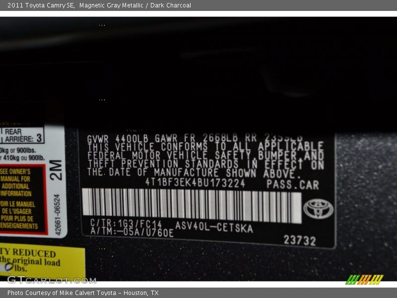 Magnetic Gray Metallic / Dark Charcoal 2011 Toyota Camry SE