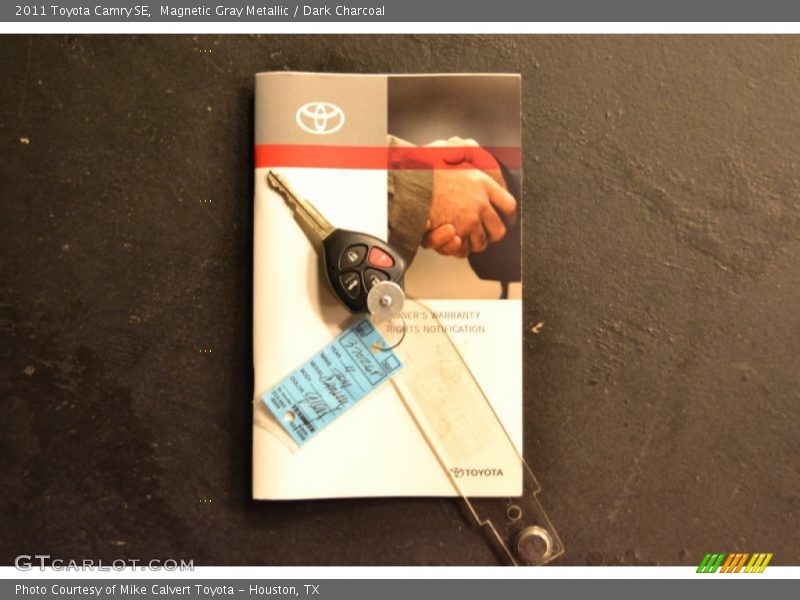 Magnetic Gray Metallic / Dark Charcoal 2011 Toyota Camry SE