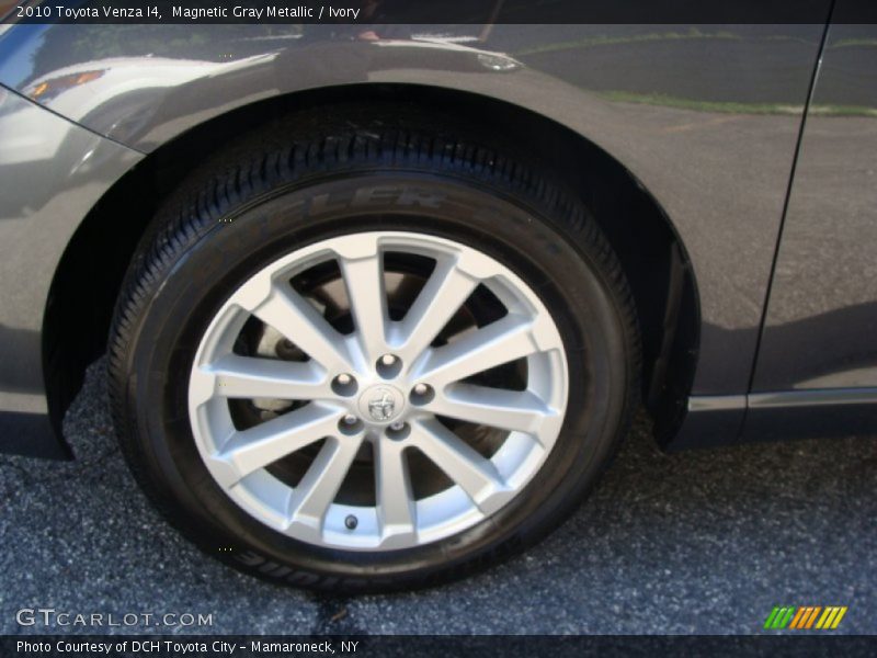 Magnetic Gray Metallic / Ivory 2010 Toyota Venza I4