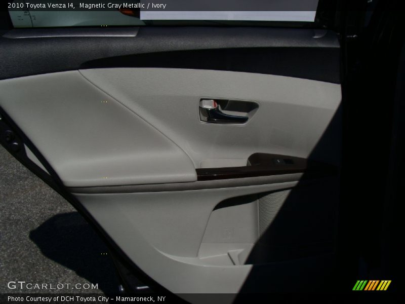 Magnetic Gray Metallic / Ivory 2010 Toyota Venza I4
