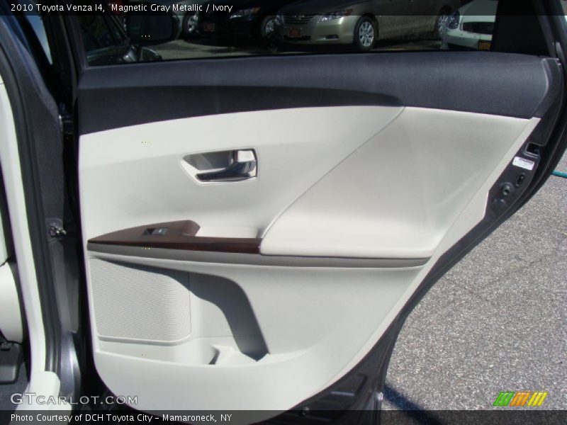Magnetic Gray Metallic / Ivory 2010 Toyota Venza I4