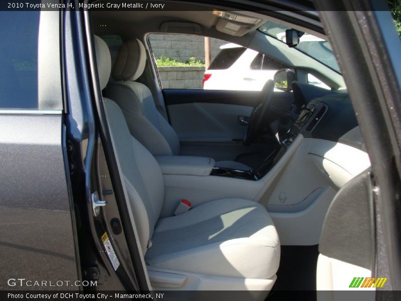 Magnetic Gray Metallic / Ivory 2010 Toyota Venza I4