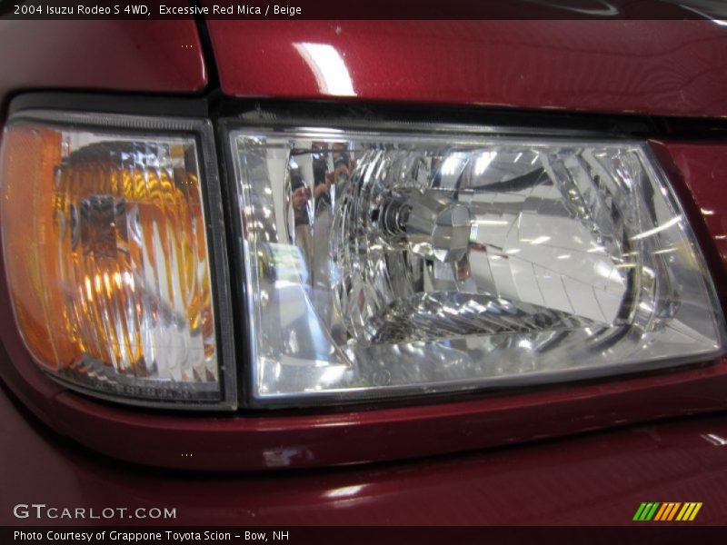 Excessive Red Mica / Beige 2004 Isuzu Rodeo S 4WD